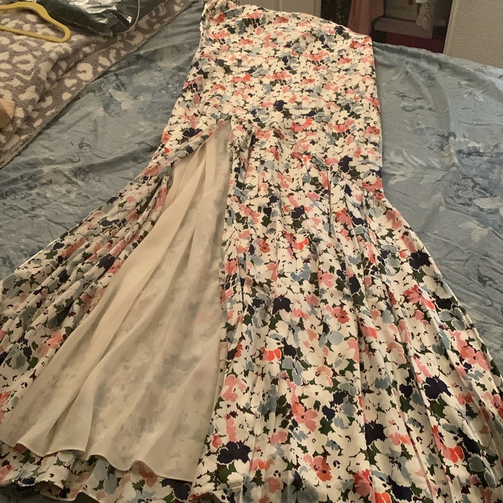 CINQ A SEPT
Silk Garden Bloom Julissa Gown Cinq a Sept color Multi/Floral Dress - Picture 7 of 16